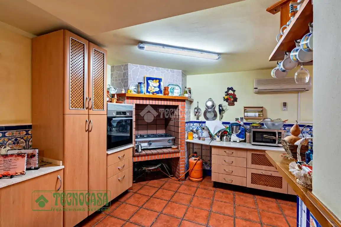 Cuina de Casa o xalet en venda en Roquetas de Mar amb Calefacció, Parquet i Terrassa