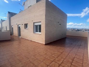 Àtic amb jardí de lloguer a Puerto de Sagunto