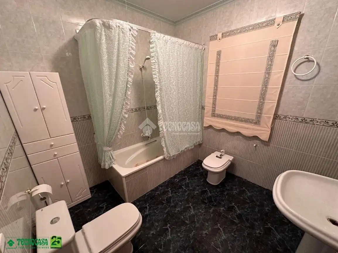 Baño de Casa adosada en venta en La Solana   con Terraza