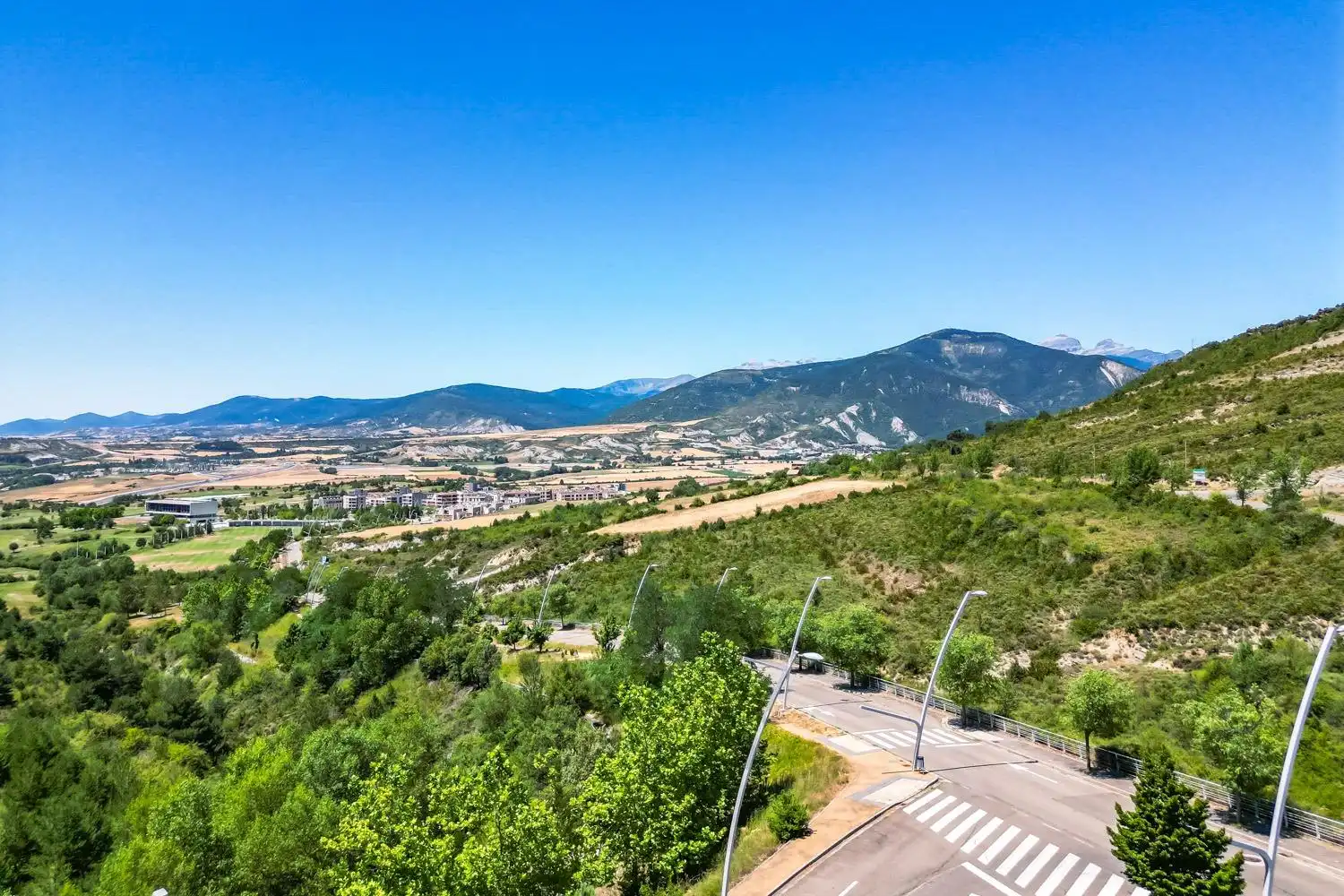 Vista exterior de Pis en venda en Sabiñánigo amb Calefacció, Parquet i Terrassa