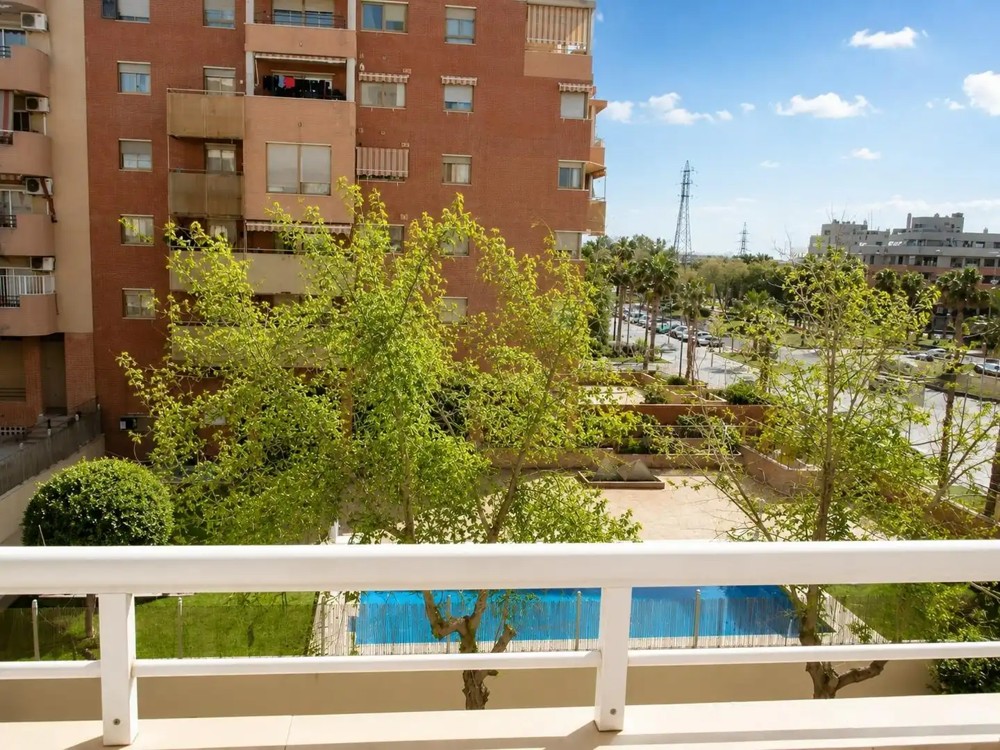 Schwimmbecken von Wohnung zur Miete in Málaga mit Privatgarten, Terrasse und Abstellraum
