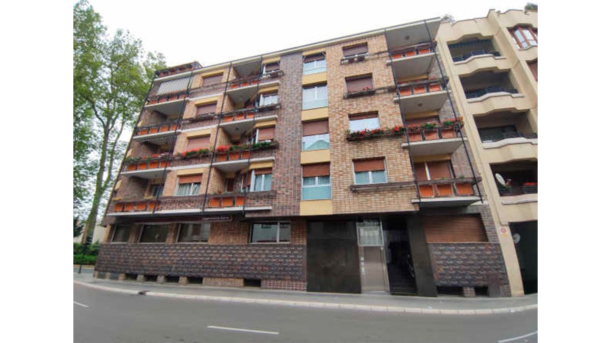 Vista exterior de Local en venda en Vitoria - Gasteiz