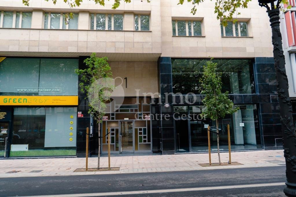 Vista exterior de Oficina de lloguer en  Lleida Capital amb Aire condicionat i Calefacció