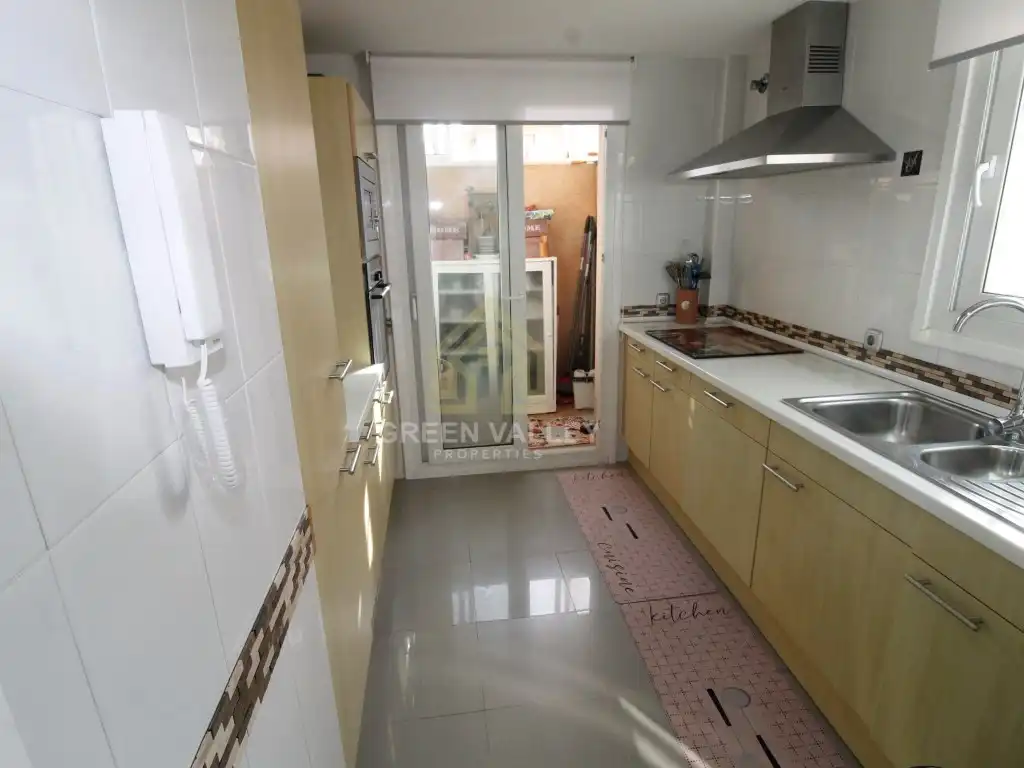 Cuina de Casa adosada en venda en La Alcaidesa amb Aire condicionat, Calefacció i Jardí privat