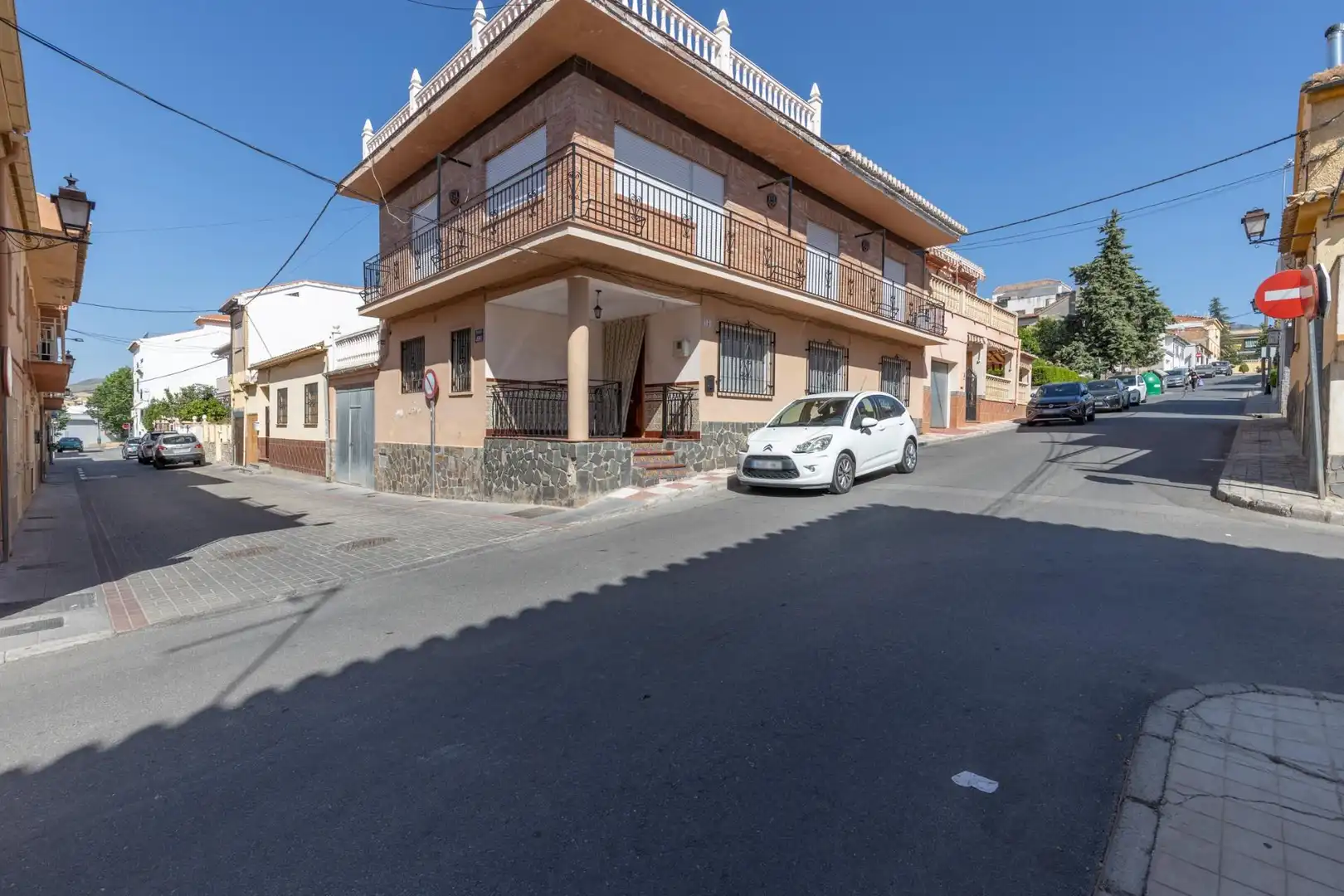 Vista exterior de Casa o xalet en venda en La Zubia amb Terrassa