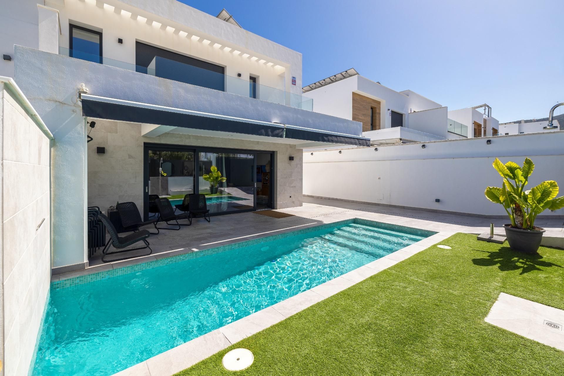 Piscina de Casa adosada en venda en Alhaurín de la Torre amb Aire condicionat, Jardí privat i Terrassa