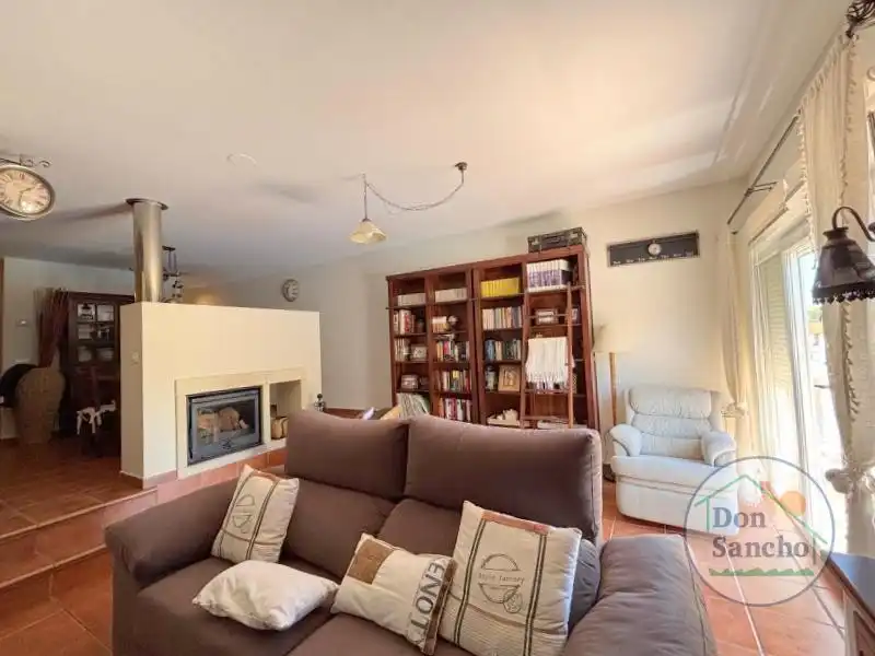 Sala de estar de Casa adosada en venta en Cabezón de Pisuerga con Calefacción, Jardín privado y Terraza