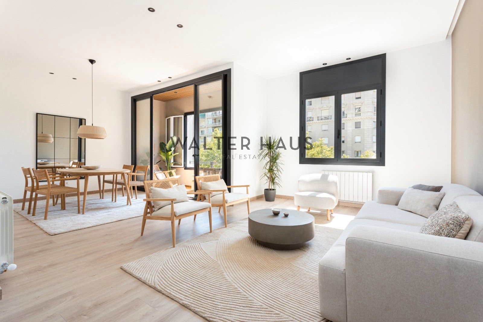 Living room of Flat for sale in  Barcelona Capital  with Air Conditioner, Heating and Furnished