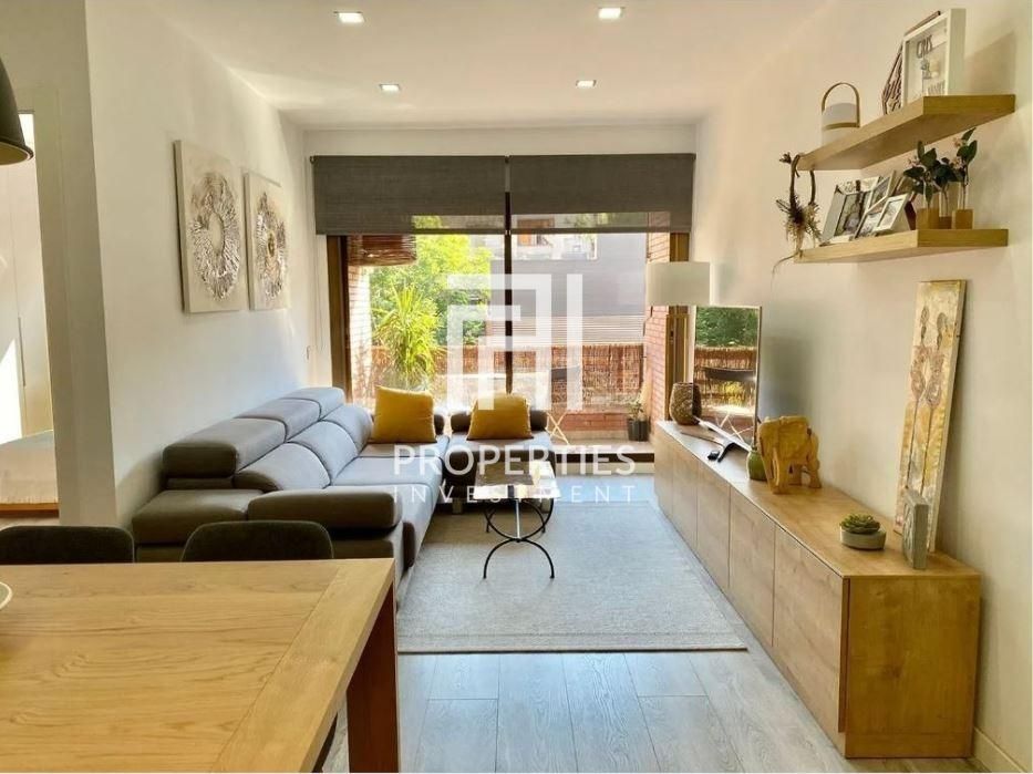 Exterior view of Flat for sale in  Barcelona Capital  with Air Conditioner, Heating and Private garden