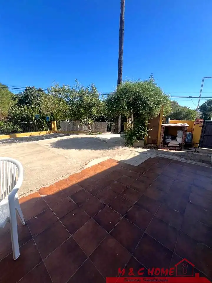 Vista exterior de Casa o xalet en venda en Málaga amb Jardí privat, Terrassa i Traster