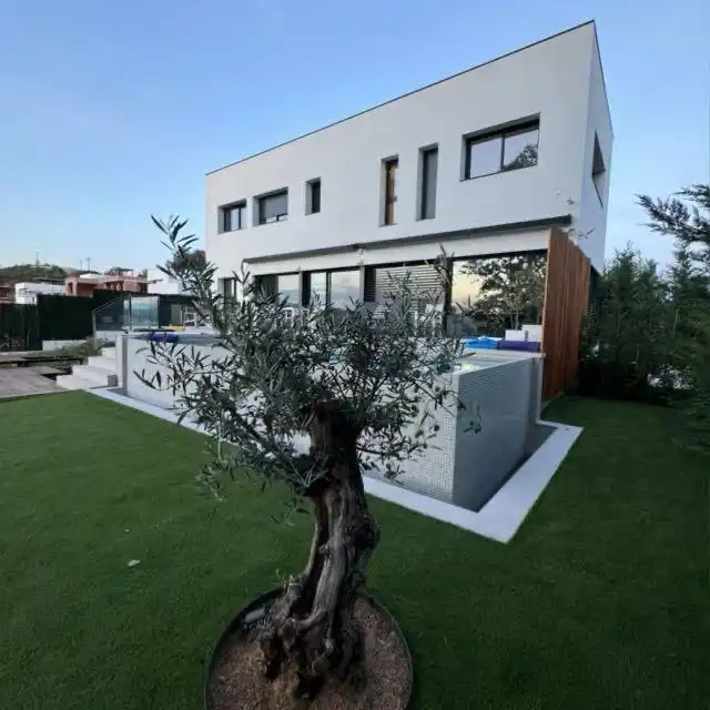 Vista exterior de Casa o chalet en venta en Girona con Calefacción, Jardín privado y Terraza