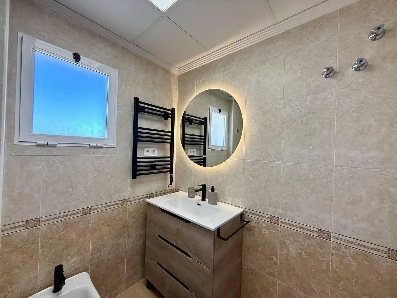 Baño de Apartamento en venta en Guardamar del Segura con Aire acondicionado, Jardín privado y Terraza