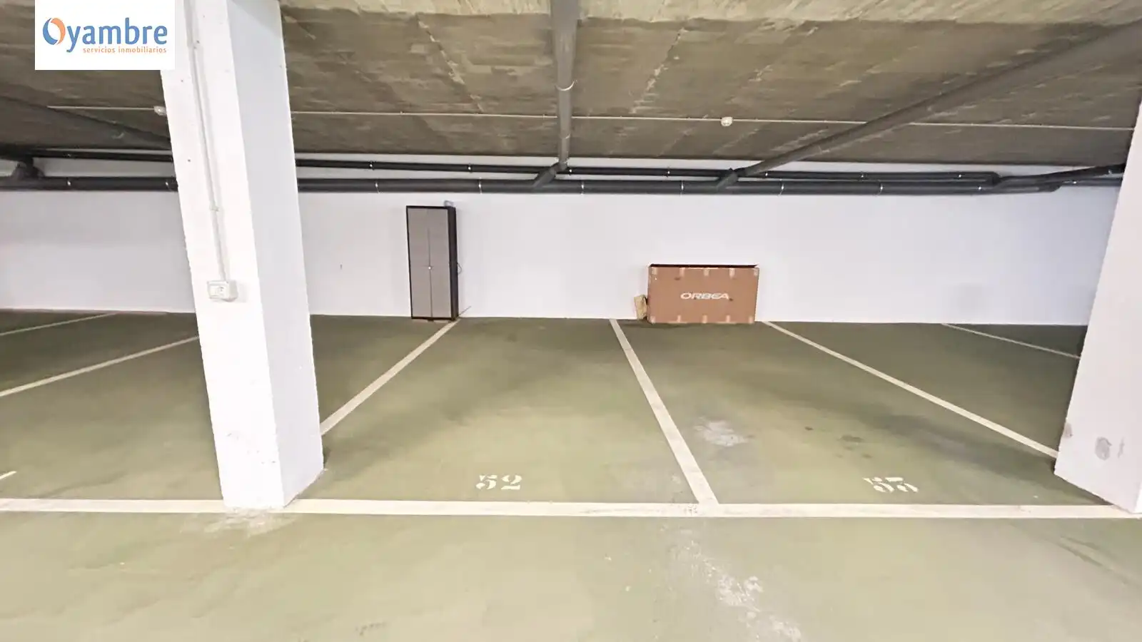 Parkplatz von Garage zum Verkauf in Ampuero