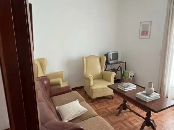 Sala de estar de Piso de alquiler en Cangas  con Calefacción, Jardín privado y Amueblado