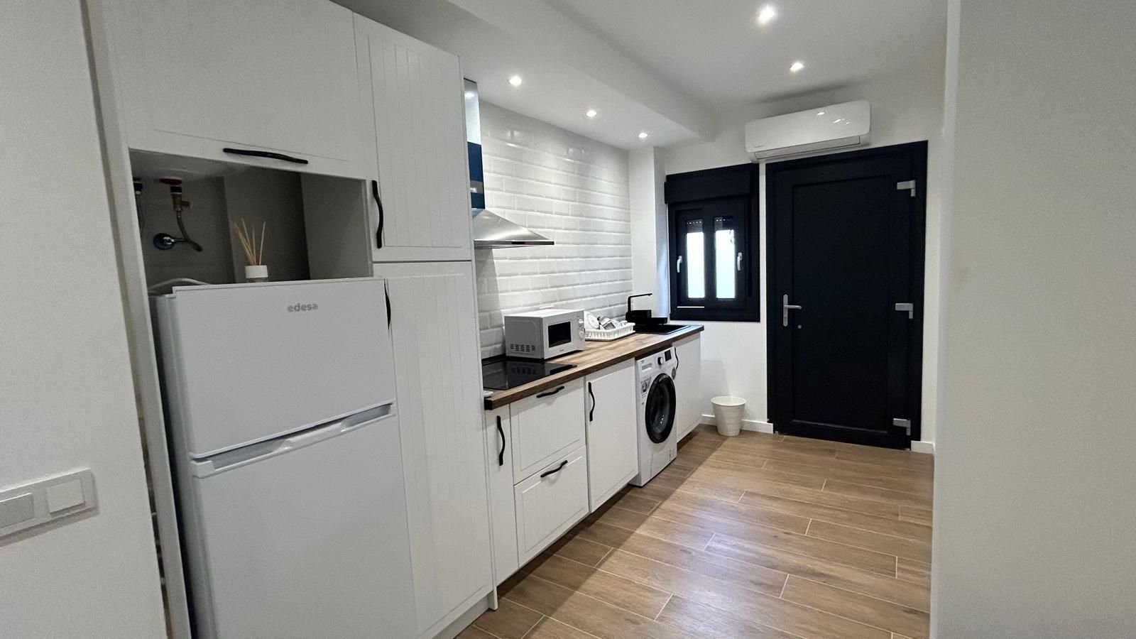 Cuina de Apartament de lloguer en Algeciras amb Aire condicionat i Moblat