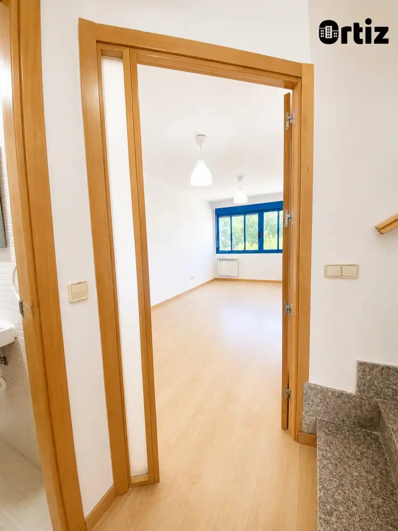 Schlafzimmer von Dachboden zum Verkauf in Alovera mit Heizung, Terrasse und Abstellraum