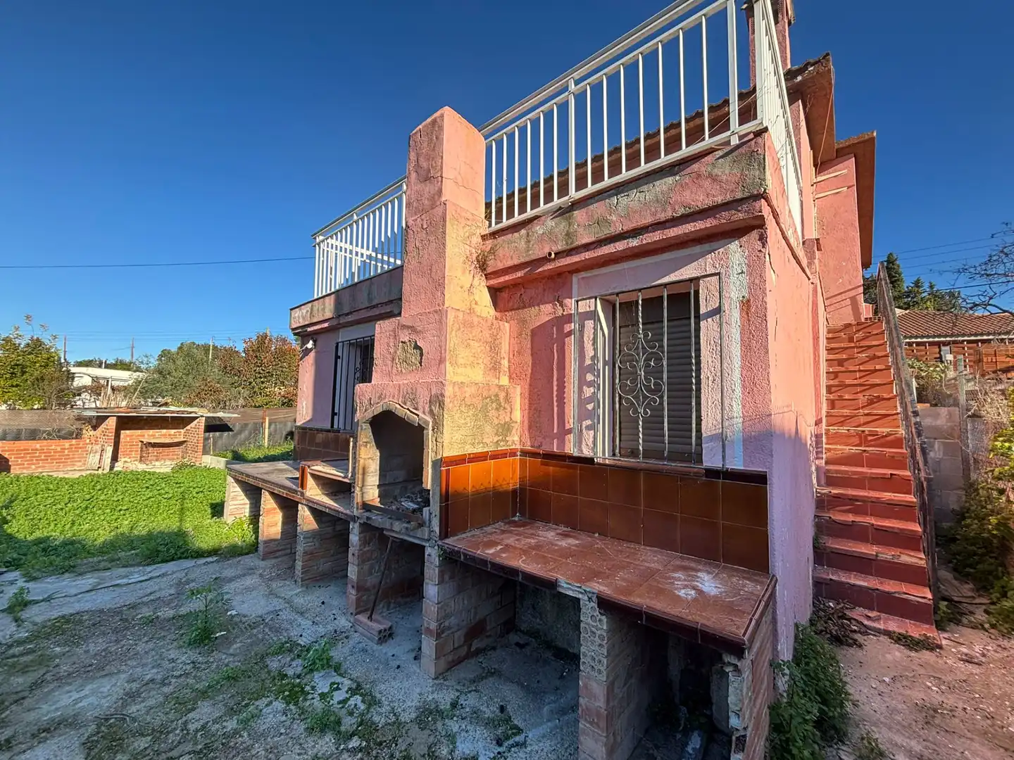 Vista exterior de Casa o xalet en venda en El Catllar  amb Jardí privat, Piscina i Alarma