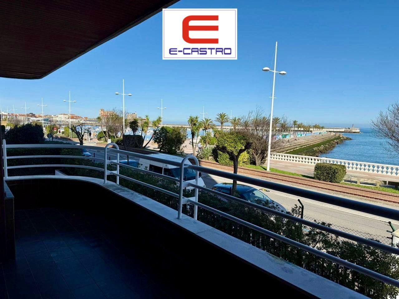 Exterior view of Flat for sale in Castro-Urdiales  with Heating, Parquet flooring and Terrace