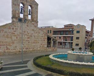 Vista exterior de Pis de lloguer en Carbajosa de la Sagrada amb Calefacció, Parquet i Forn