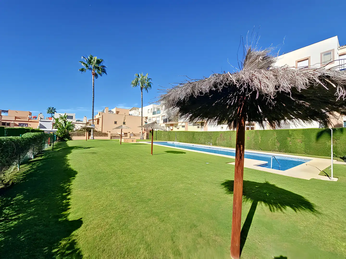 Jardí de Casa adosada en venda en Estepona amb Aire condicionat, Jardí privat i Terrassa
