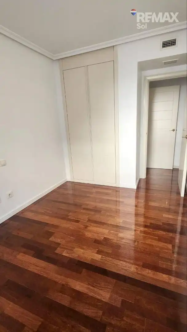Wohnung zum Verkauf in Madrid mit Privatgarten, Parkett und Gemeinschaftspool