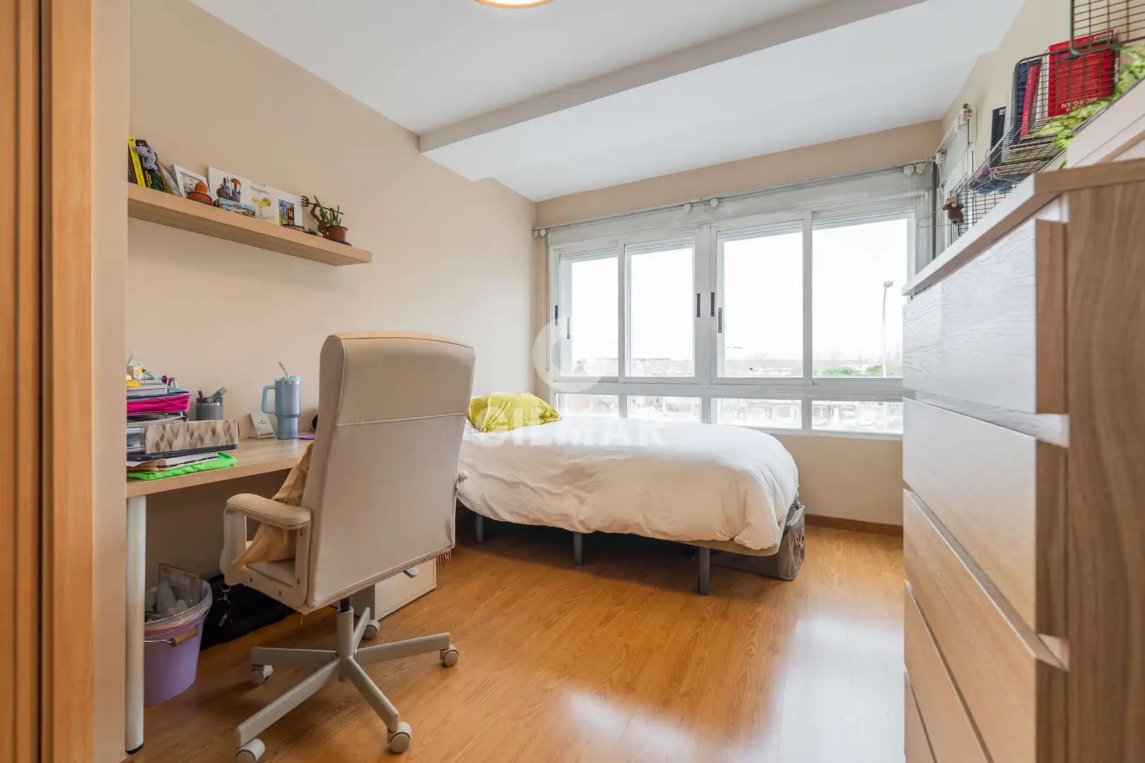 Habitación de Casa adosada en venta en Madrid con Calefacción, Jardín privado y Piscina