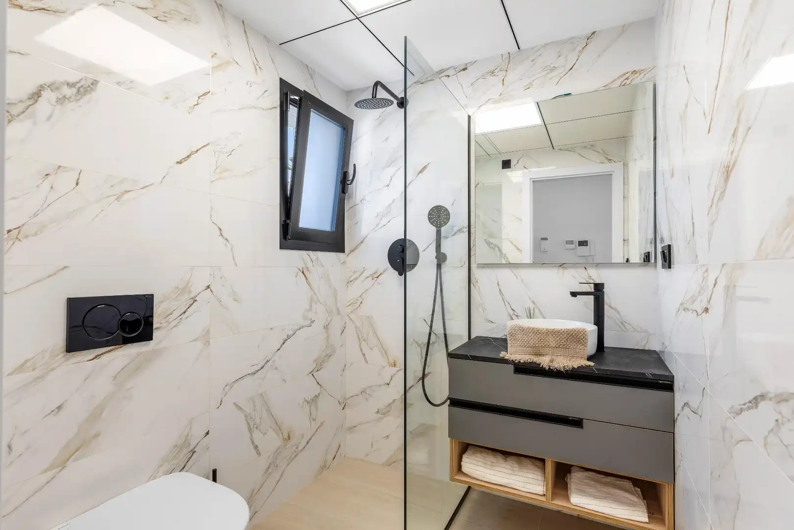Bathroom of Ground floor for sale in Guardamar del Segura  with Air Conditioner, Heating and Private garden