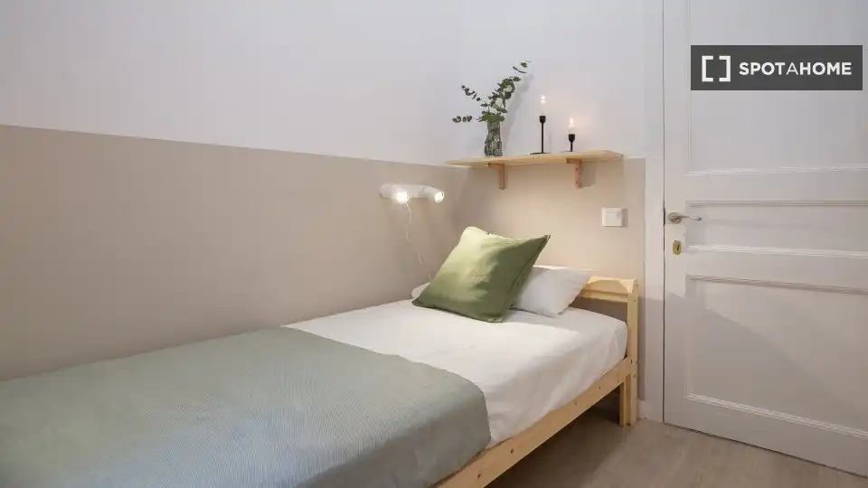 Bedroom of Flat for share in Sant Andreu