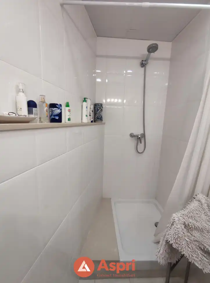 Badezimmer von Geschaftsraum zum Verkauf in Barcelona mit Klimaanlage, Heizung und Möbliert