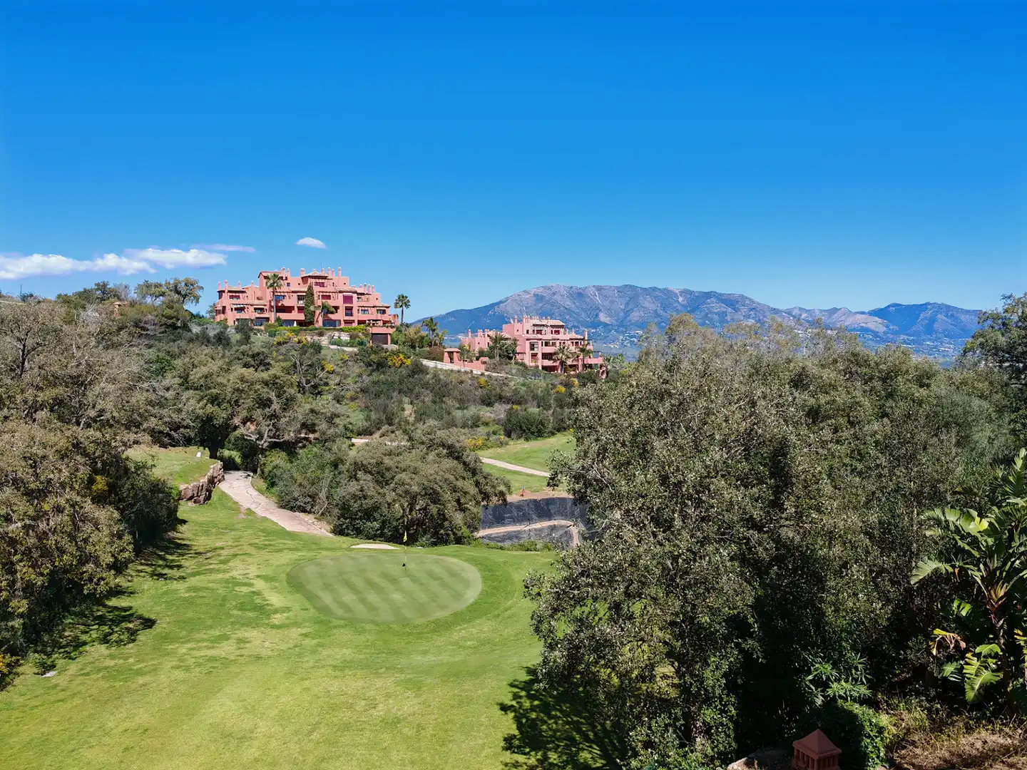 Vista exterior de Dúplex en venda en Ojén amb Aire condicionat, Terrassa i Moblat