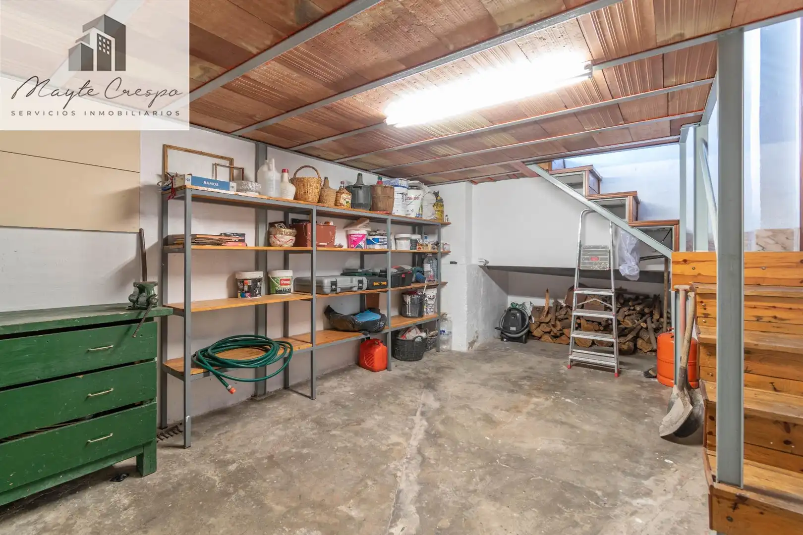 Casa adosada en venta en Jun con Terraza, Amueblado y Alarma