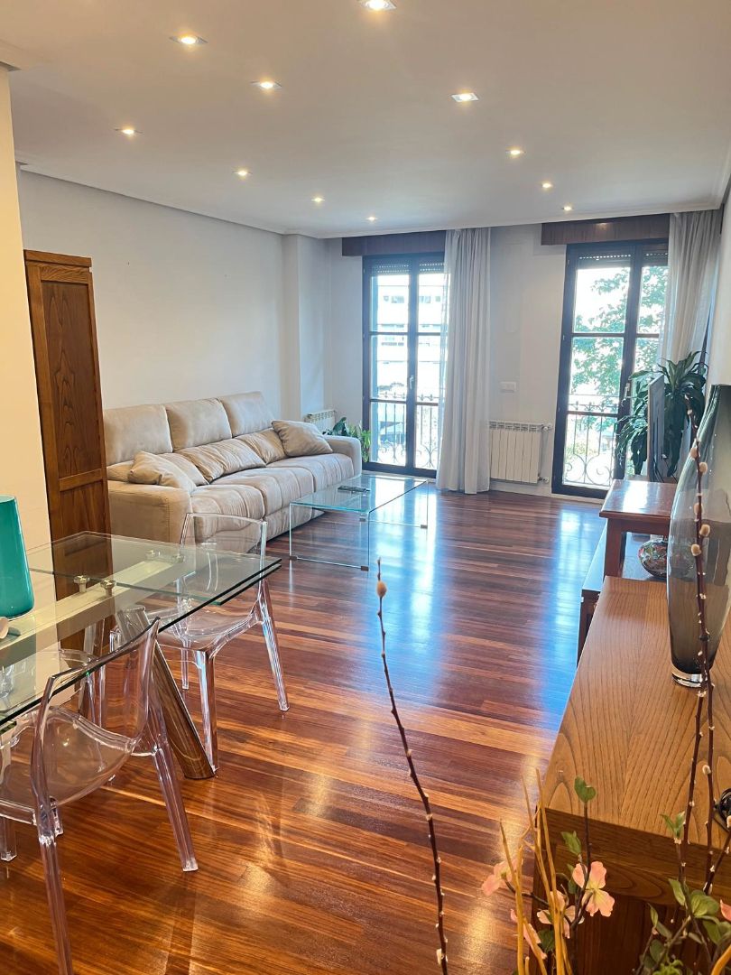 Sala d'estar de Pis de lloguer en Santander amb Calefacció, Parquet i Terrassa