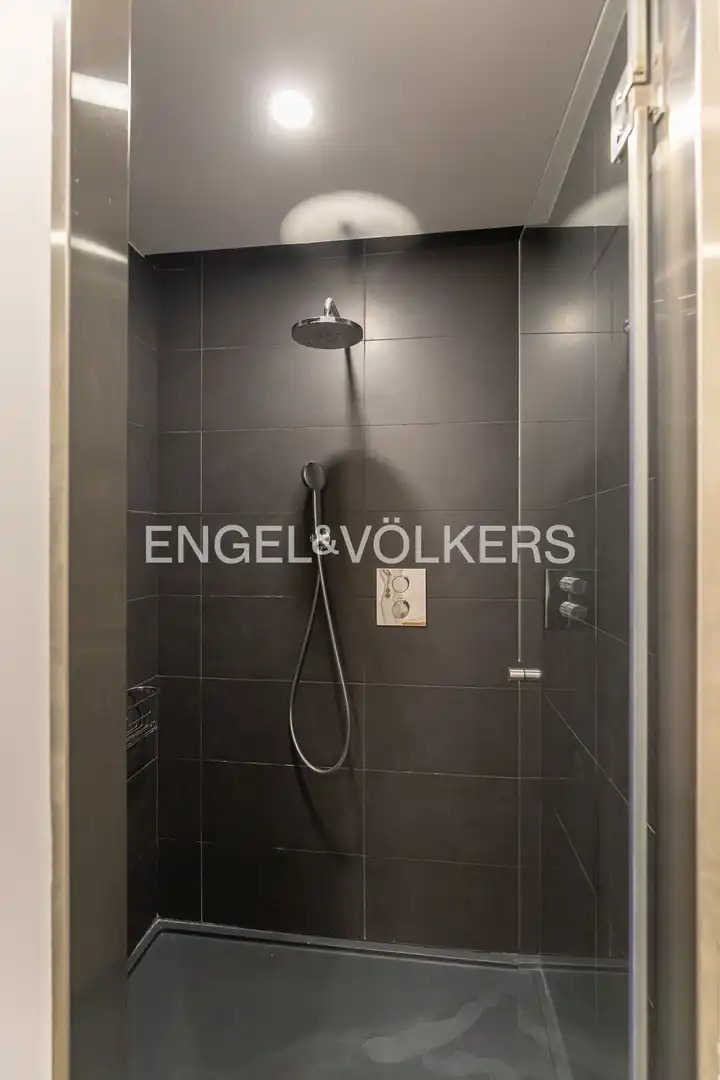 Badezimmer von Erdgeschoss zur Miete in Madrid mit Klimaanlage, Heizung und Parkett