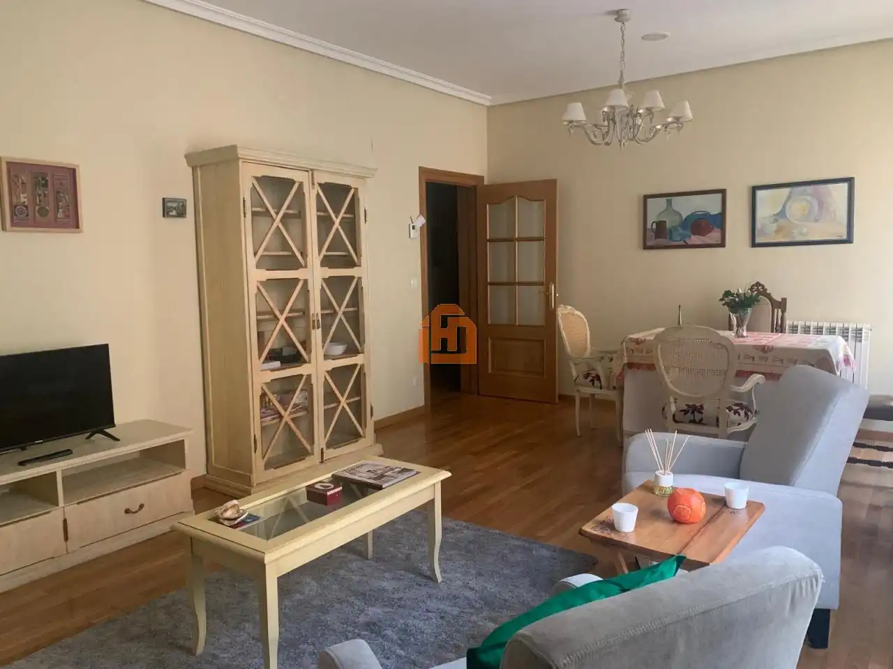 Wohnzimmer von Wohnungen zur Miete in León Capital  mit Heizung, Parkett und Möbliert