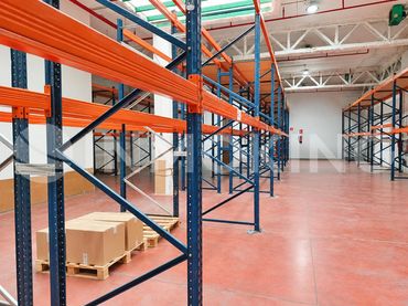 Nave industrial en alquiler en Alfonso Gomez 28