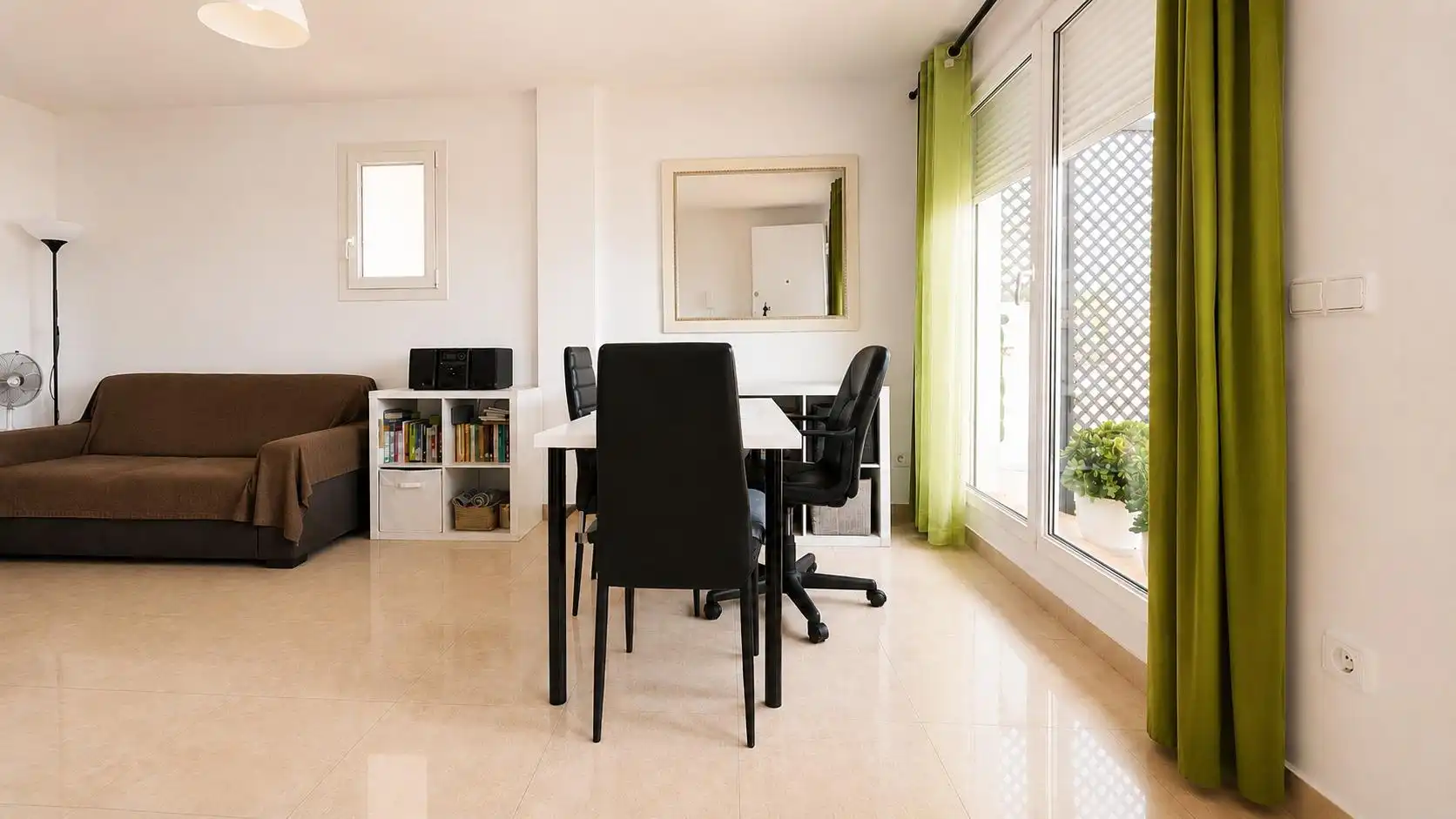 Comedor de Apartamento en venta en Manilva con Aire acondicionado, Amueblado y Piscina comunitaria