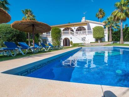 Jardí de Casa o xalet en venda en Marbella amb Aire condicionat, Terrassa i Piscina