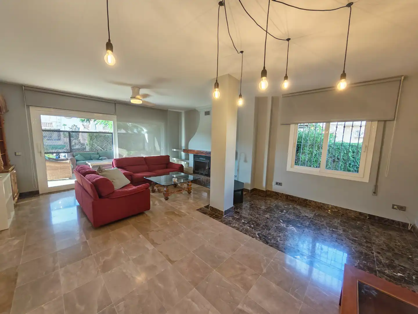 Sala de estar de Casa o chalet en venta en Alhaurín de la Torre con Aire acondicionado, Calefacción y Jardín privado