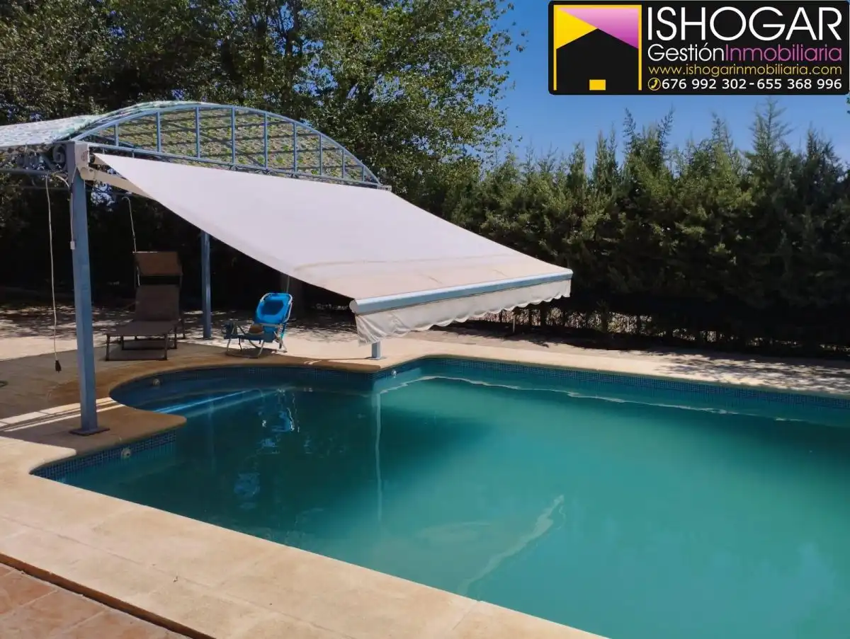 Chalet con piscina en venta en Valdepeñas, imagen 4