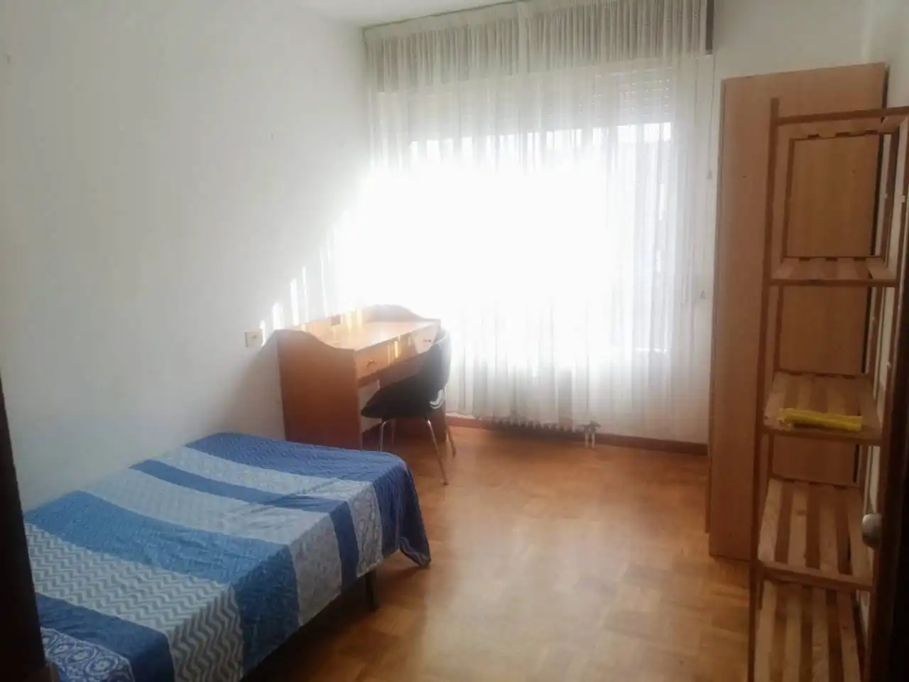 Bedroom of Flat for rent in Burgos  with Heating, Parquet flooring and Terrace