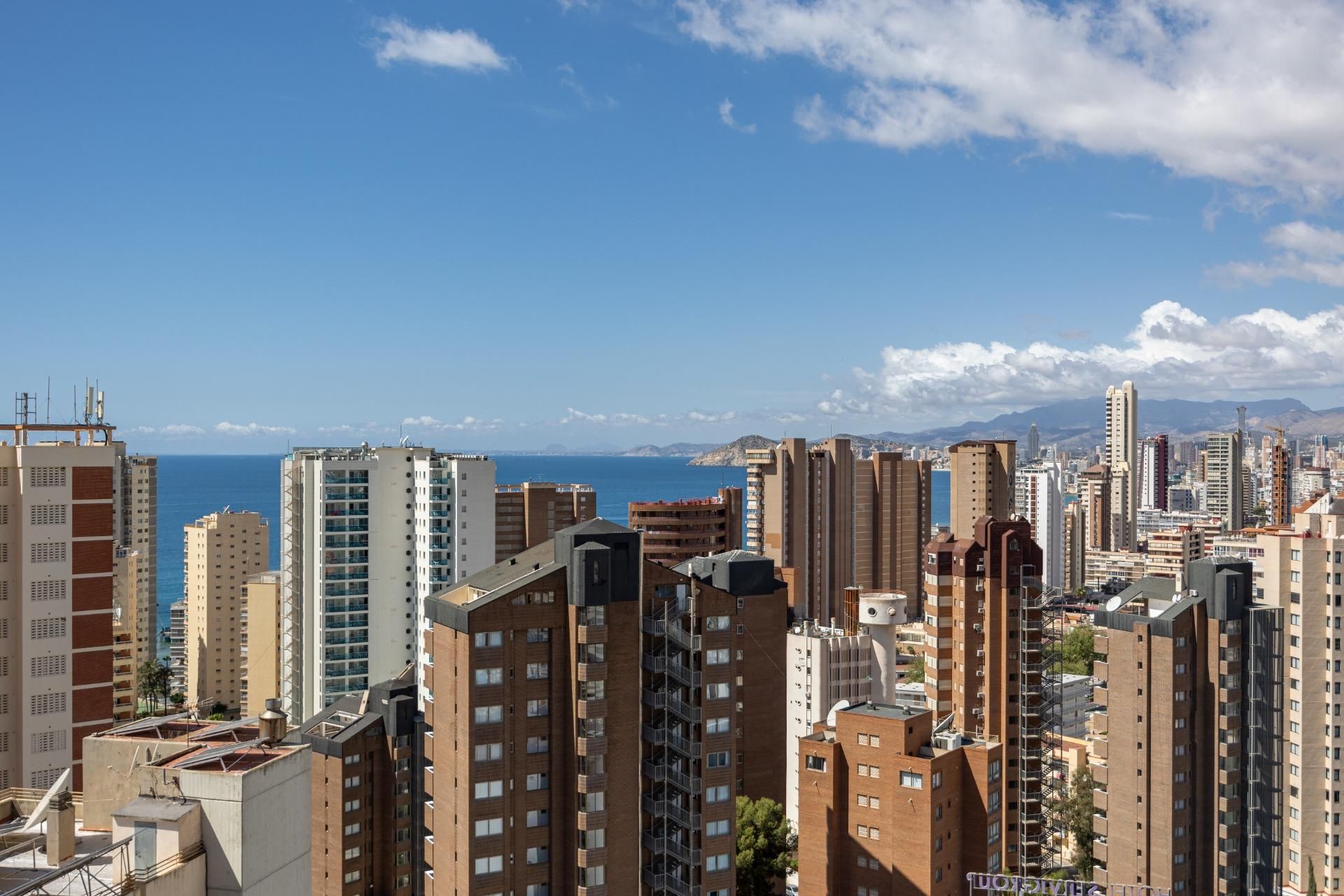 Vista exterior de Apartament en venda en Benidorm amb Aire condicionat, Terrassa i Piscina comunitària