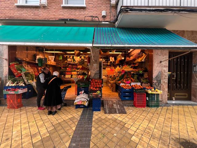 Local comercial en Venta en Calle Rincón de la Victoria en Palomeras Sureste