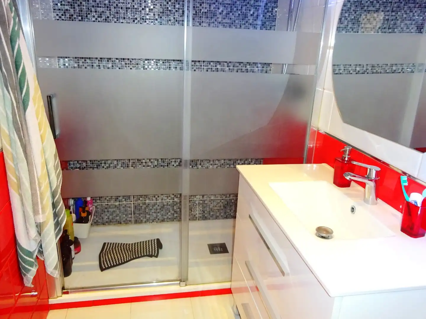 Bany de Casa o xalet en venda en Alhaurín de la Torre amb Aire condicionat, Jardí privat i Piscina