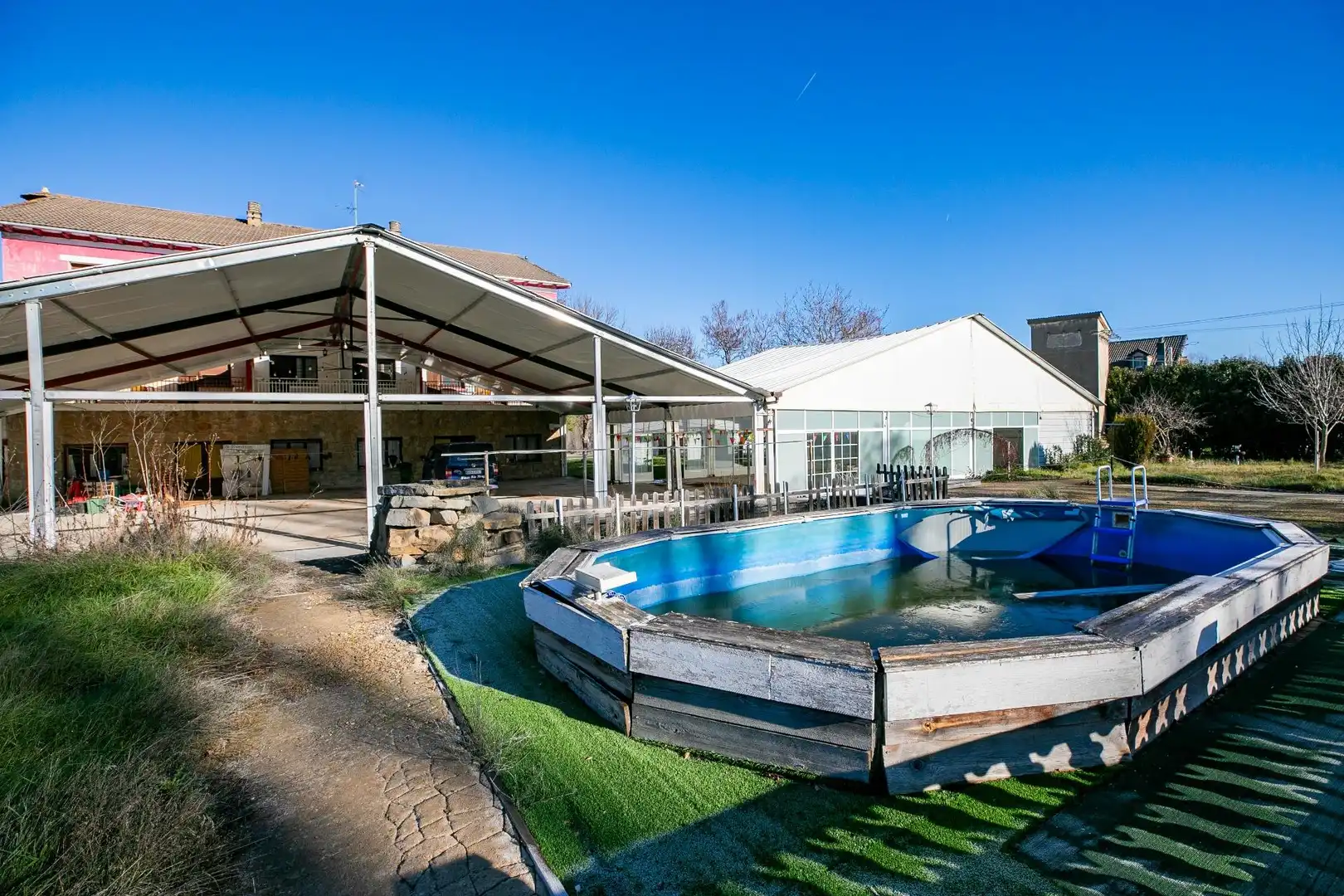 Piscina de Edifici en venda en Santa Cruz de la Serós