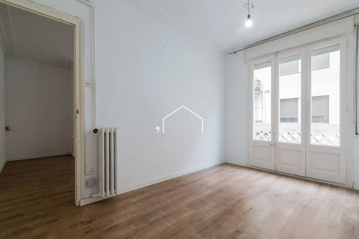 Schlafzimmer von Wohnung zum Verkauf in Barcelona mit Heizung, Parkett und Ofen