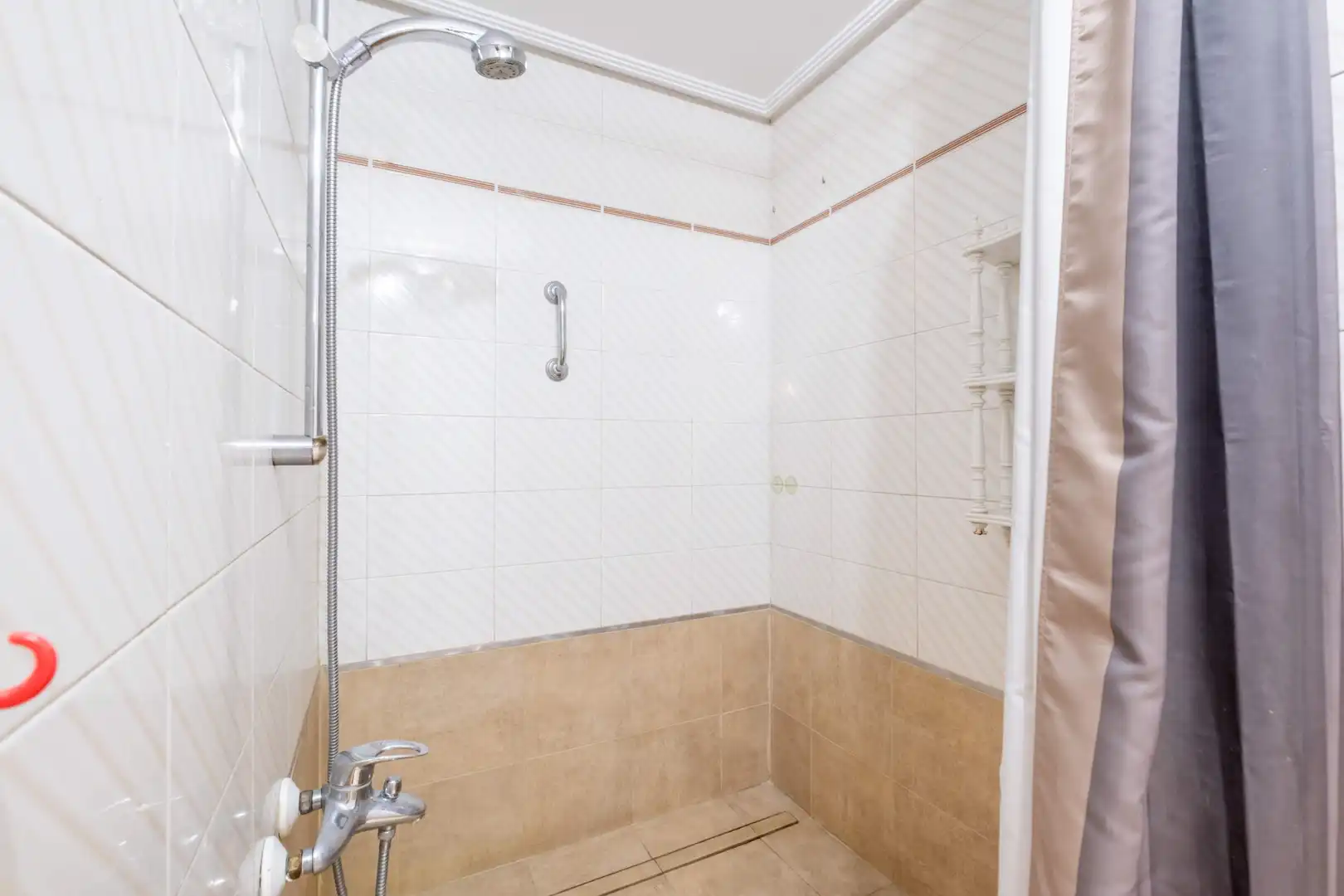 Badezimmer von Wohnung zum Verkauf in Zaragoza mit Klimaanlage, Heizung und Parkett