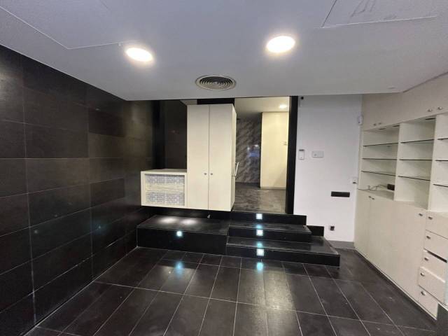 Local comercial en Alquiler en Avenida Mare de Déu de Montserrat, 15 en La Salut