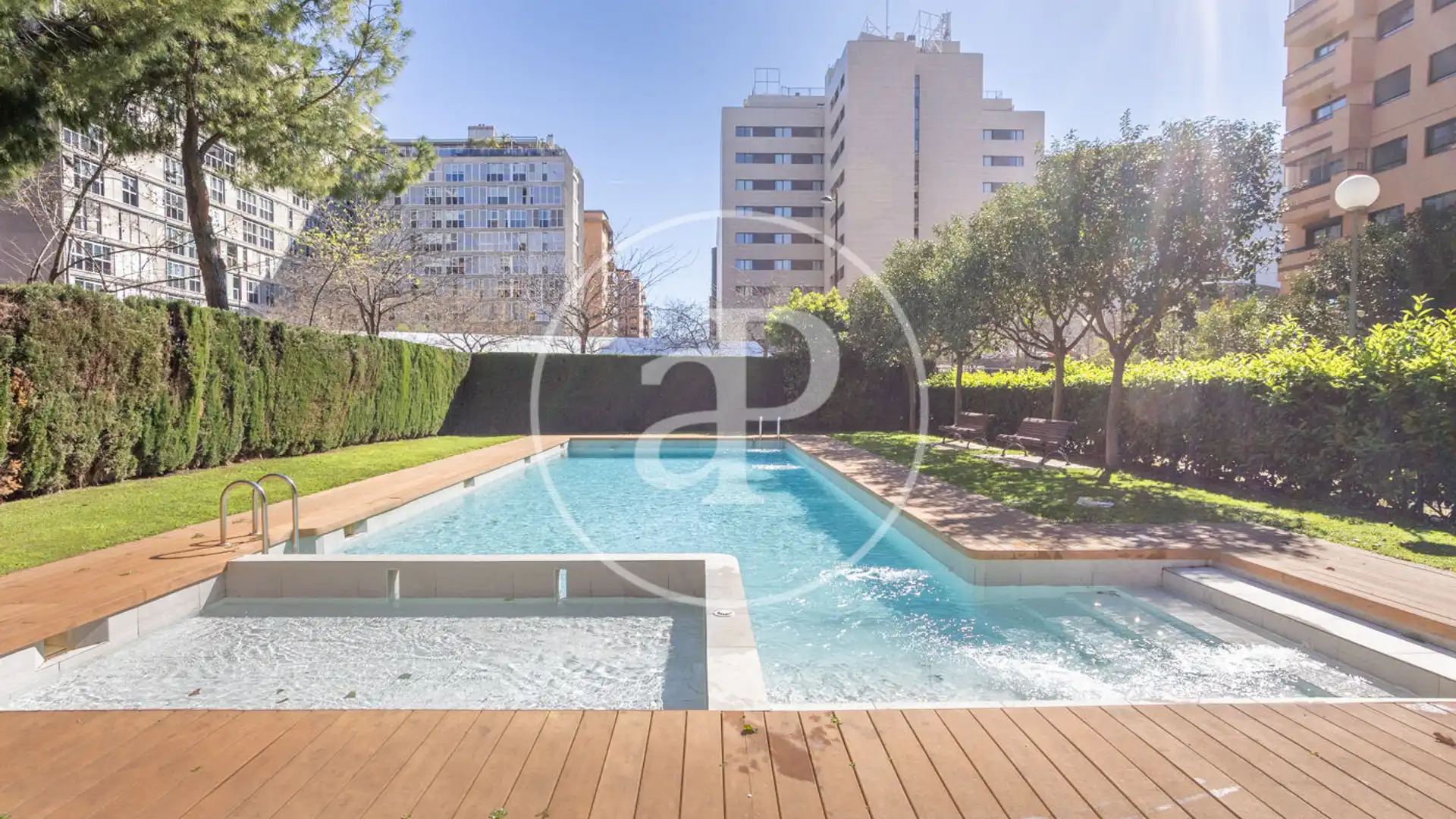 Piscina de Pis de lloguer en  Valencia Capital amb Aire condicionat, Calefacció i Jardí privat