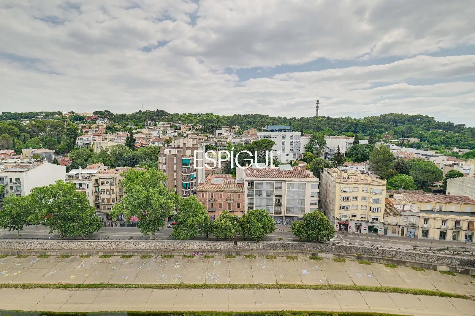 Vista exterior de Piso en venta en Girona con Calefacción, Parquet y Amueblado