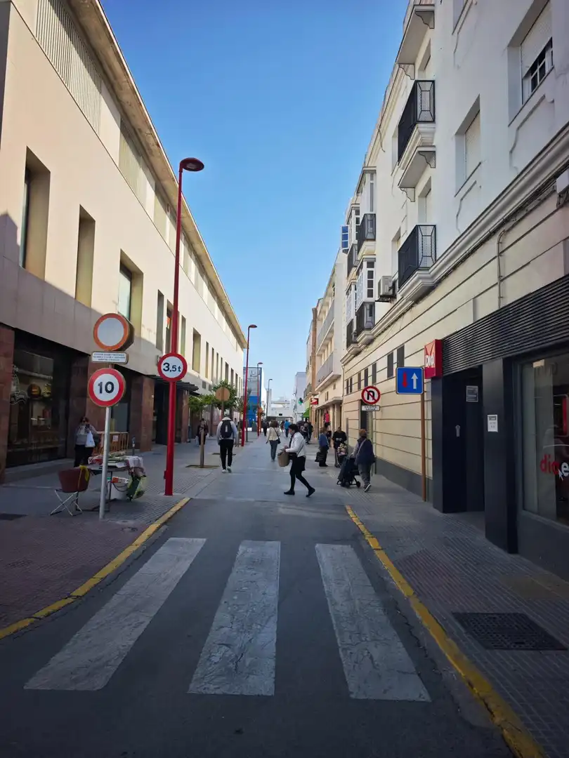 Außenansicht von Wohnung zum Verkauf in Chiclana de la Frontera mit Klimaanlage und Balkon